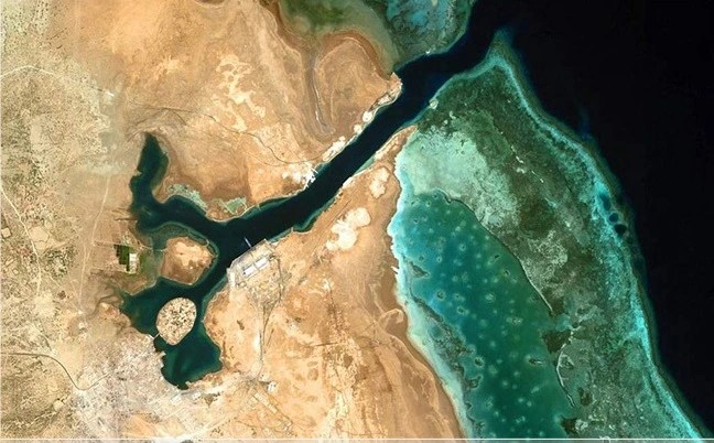 Why did Suakin Island turn into a ghost island