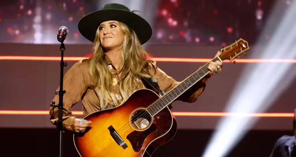 CMT Artists of The Year 2022 Honors Lainey Wilson as The 'Breakout Artist of The Year'!