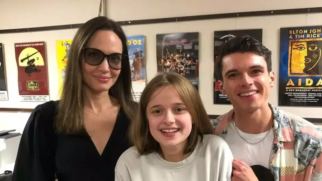 Amid Brad Pitt's Marriage Lawsuit Drama, Angelina Jolie Shops with 14-Year-Old Daughter Vivienne!