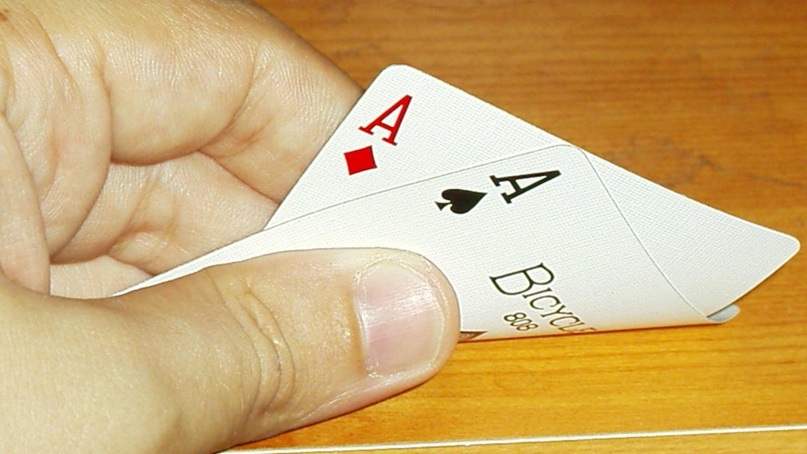 Tips on Reading Your Opponents' Poker Hands