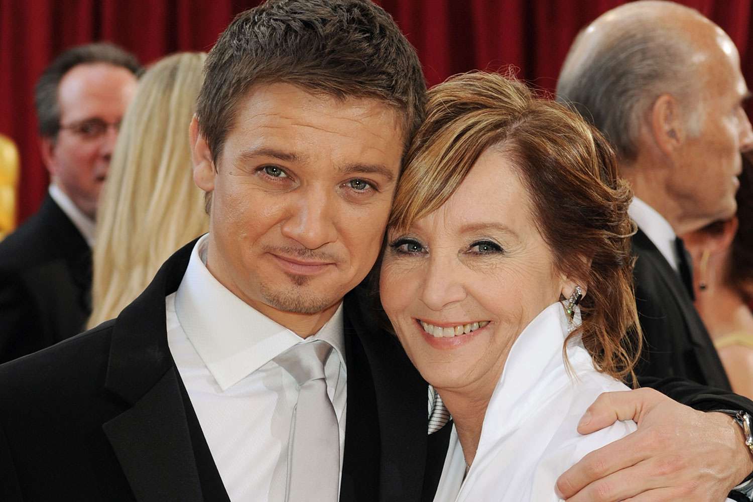 Jeremy Renner's Neighbor Thinks He 'Did Pass Away for a Couple Seconds' After Snowplow Accident
