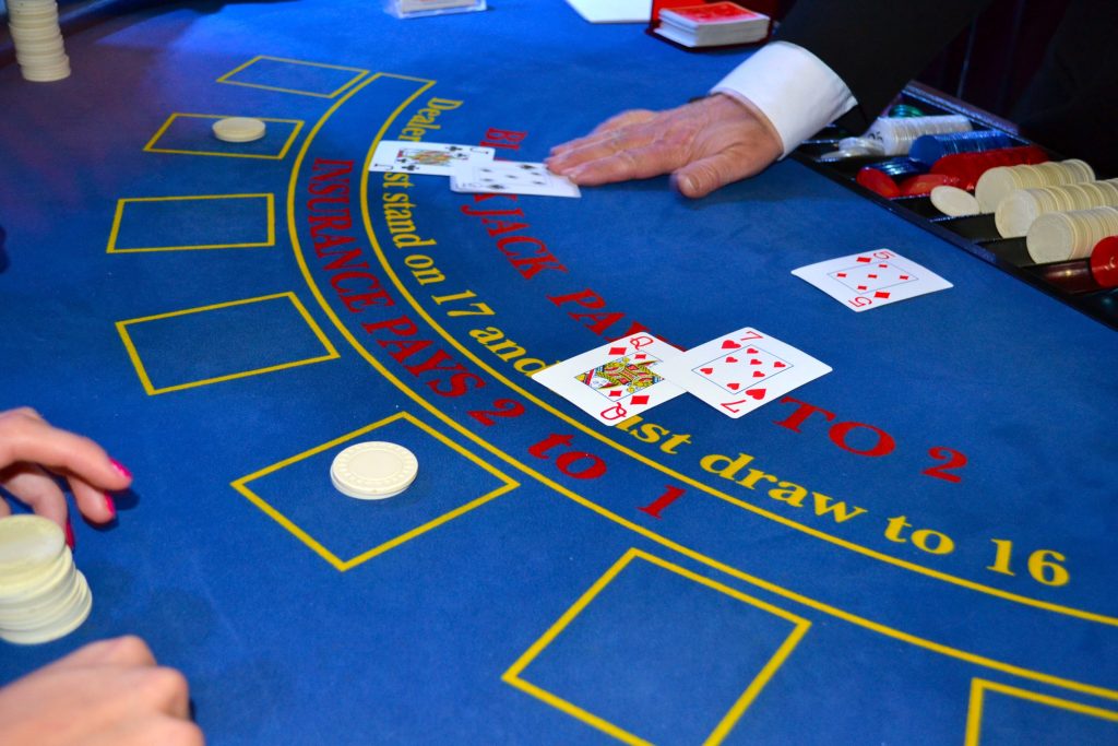 Why Live Dealer Casino Games Use A Mixture of Old and New Technology